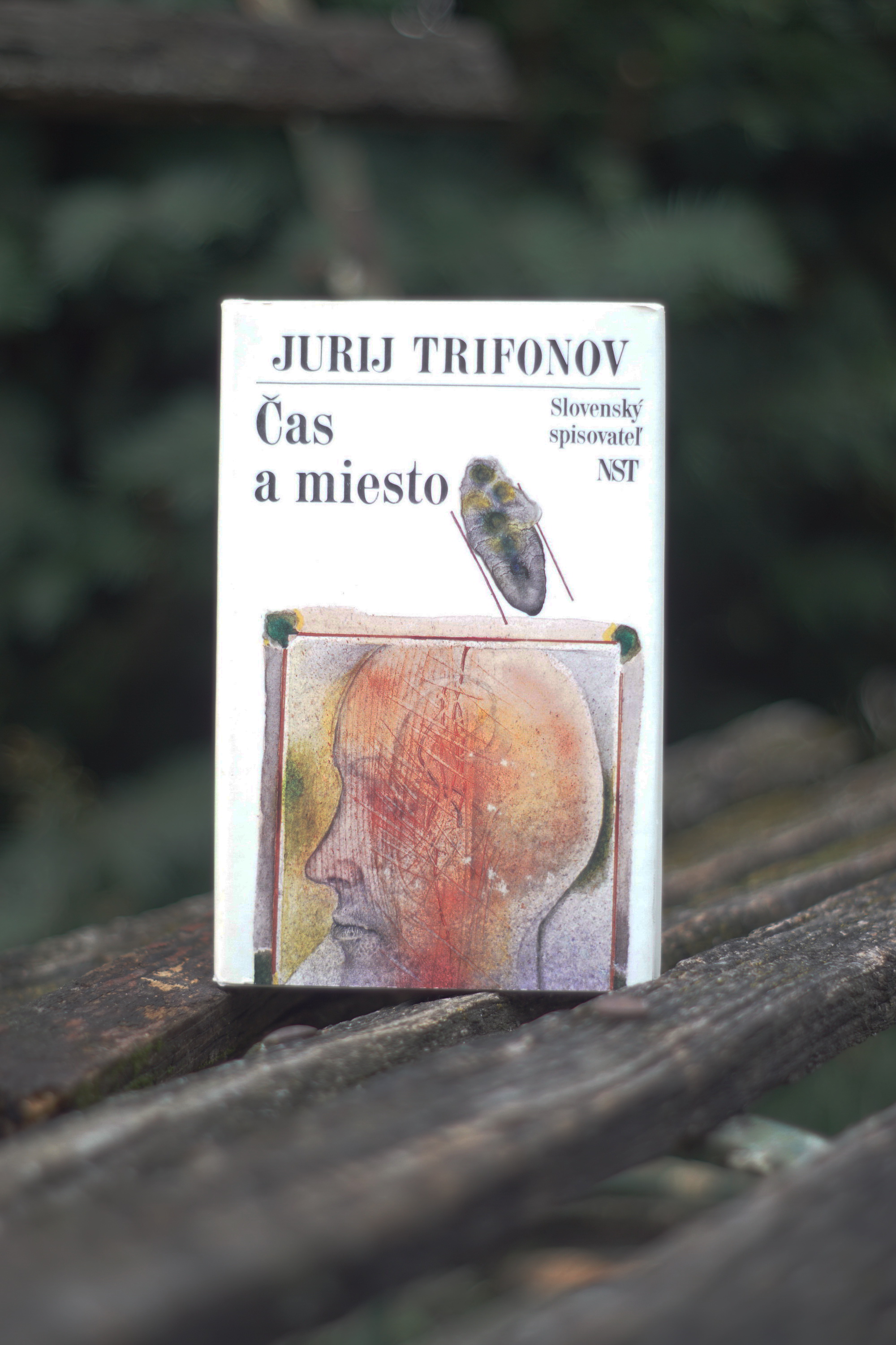 Červená sklenená guľa Zsuzsa Thury