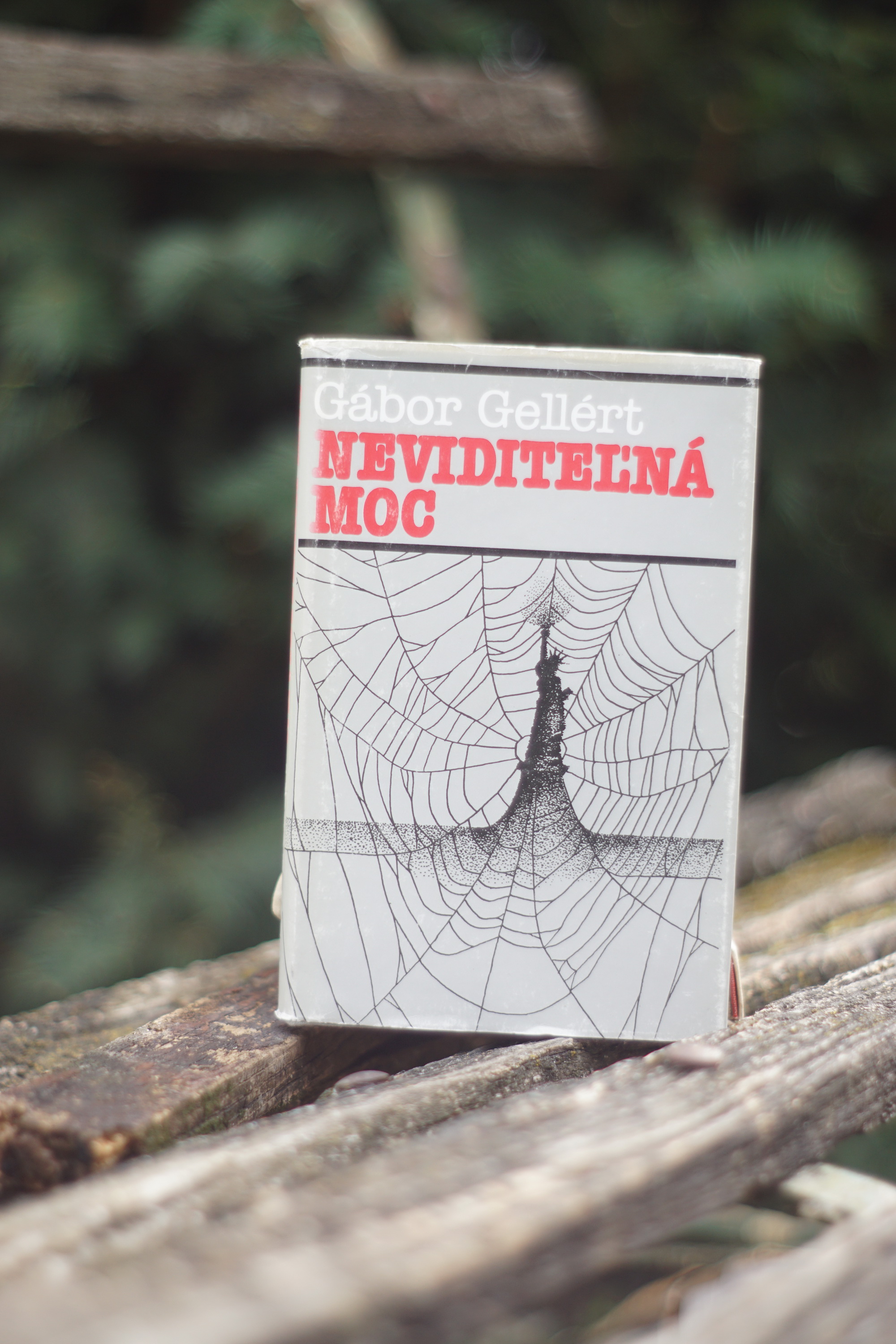 Neviditeľná moc Gábor Gellért