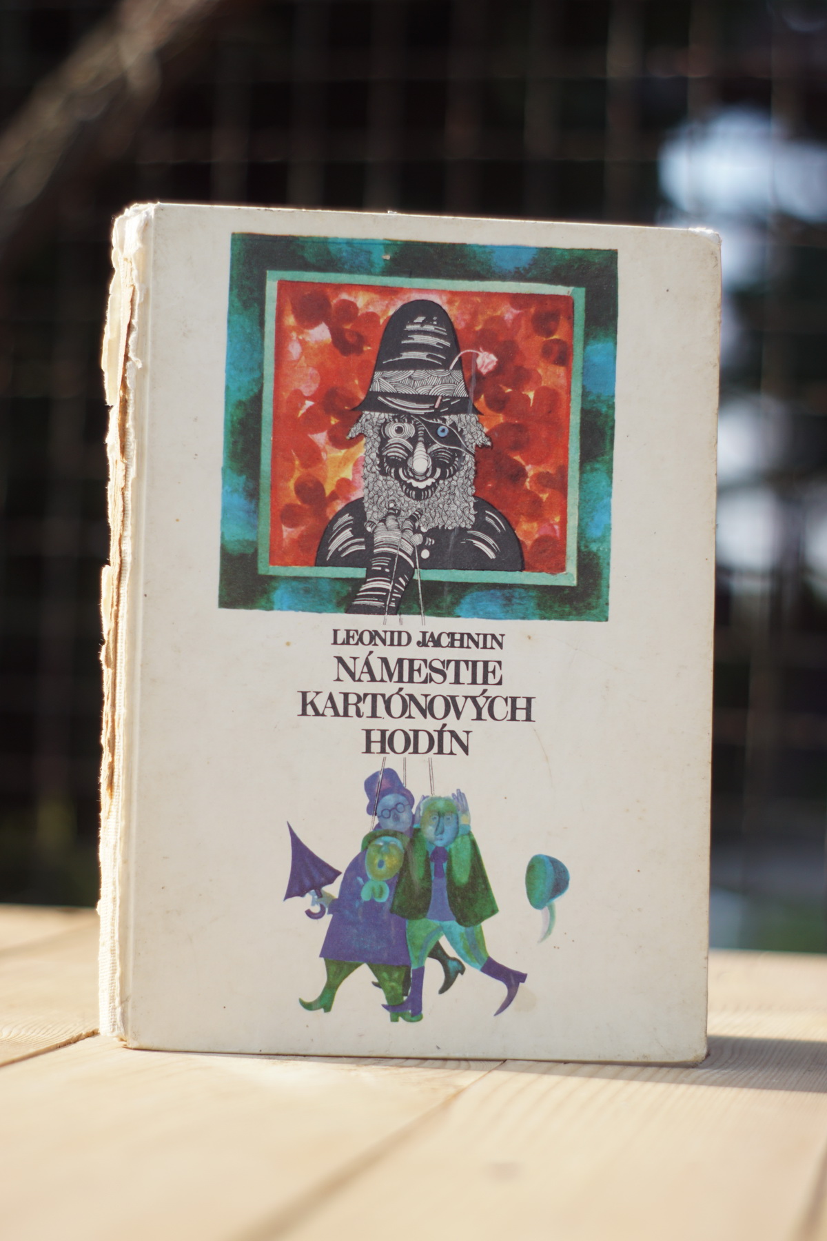 Námestie kartónových hodín Leonid Jachnin