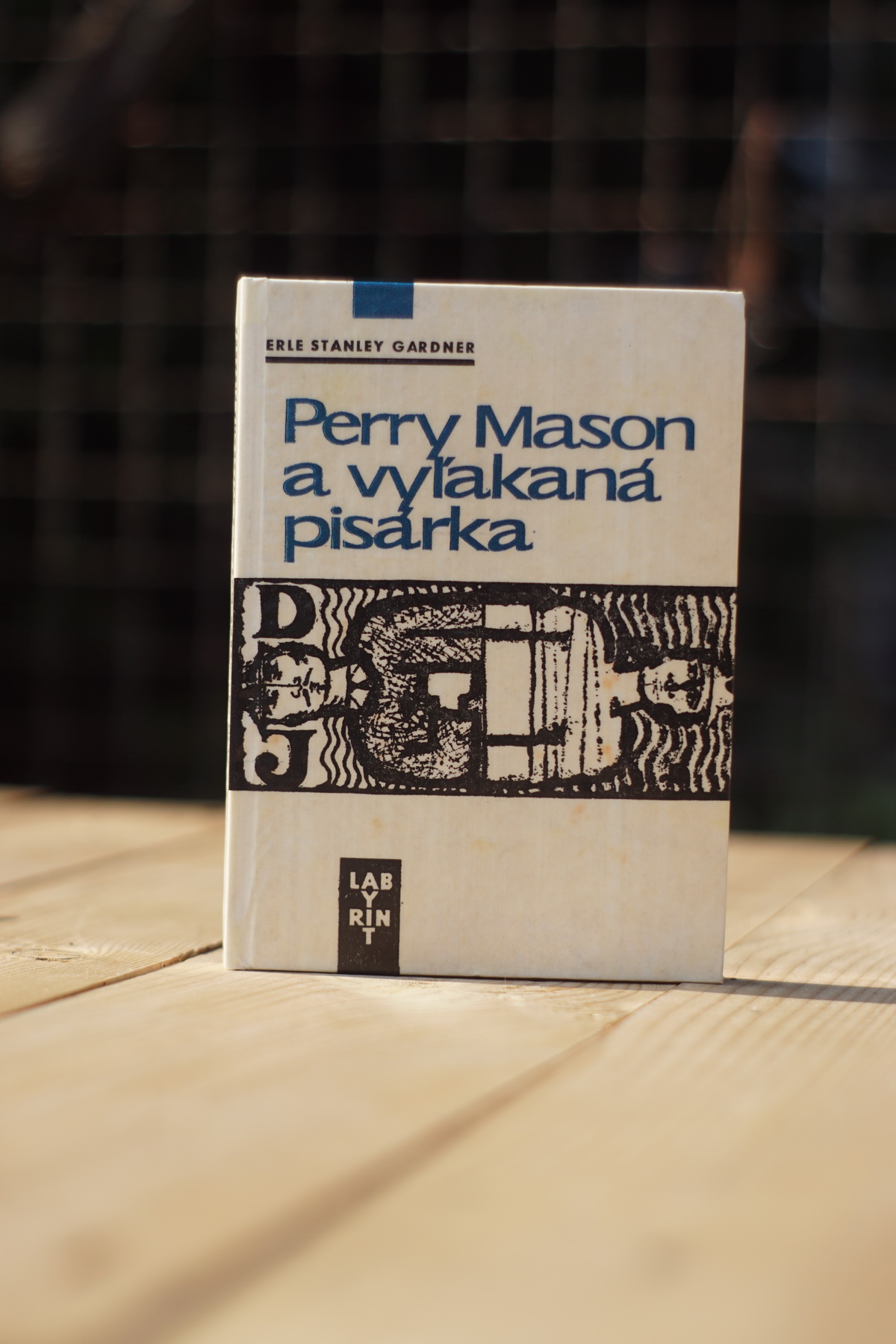 Perry Mason a vyľakaná pisárka Erle Stanley Gardner