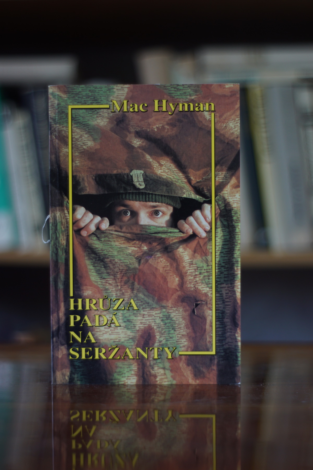 Hrůza padá na seržanty Mac Hyman