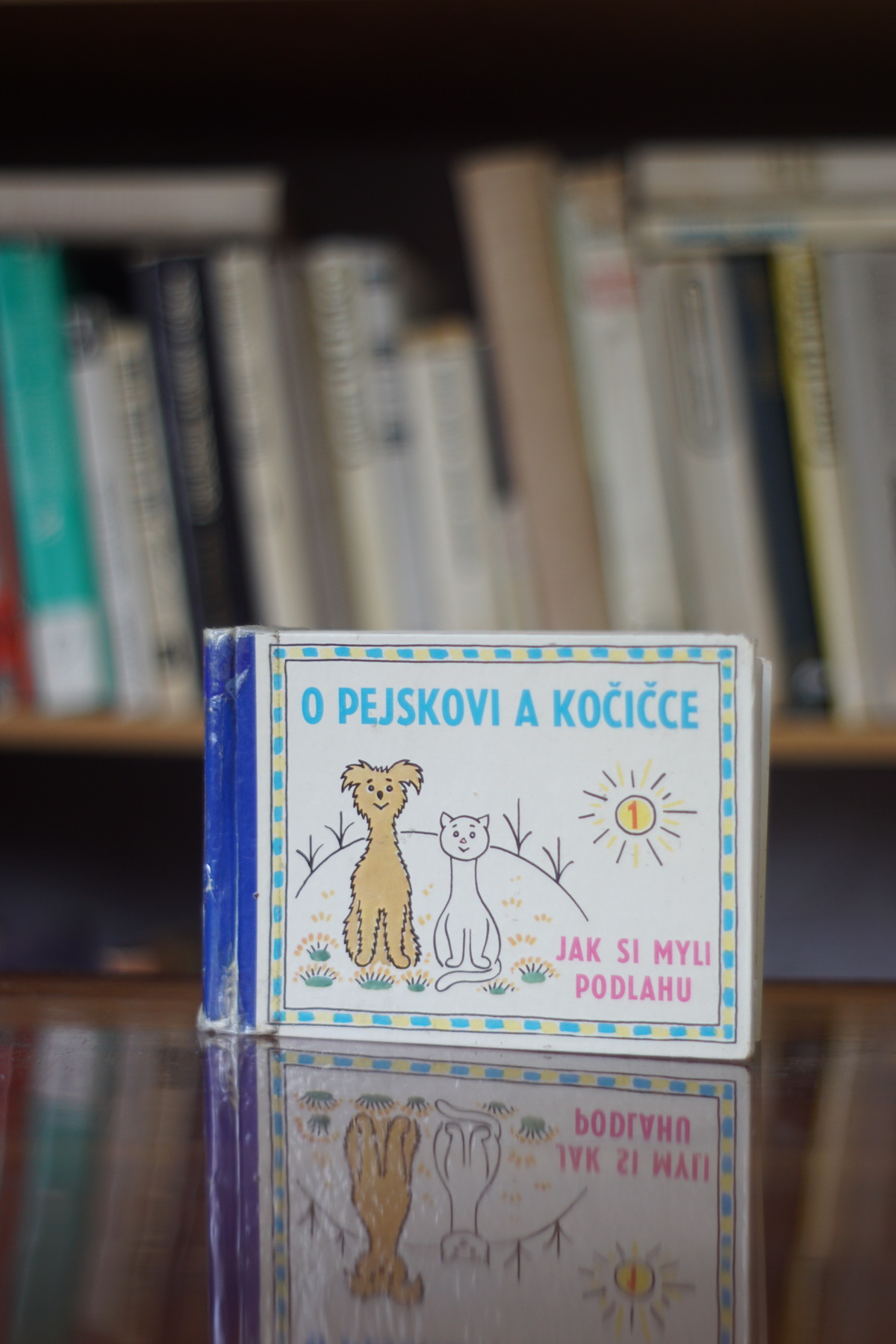 O pejskovi a kočičce: Jak si myli podlahu Eduard Hofman