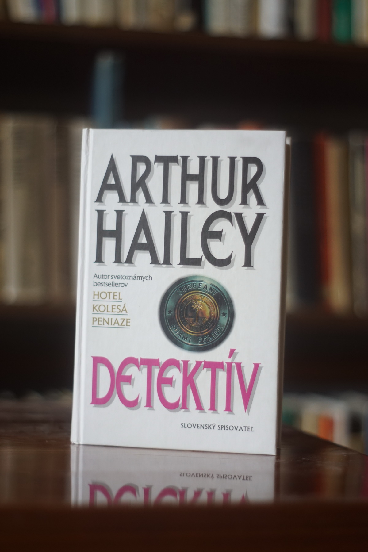 Detektiv  Arthur Hailey 